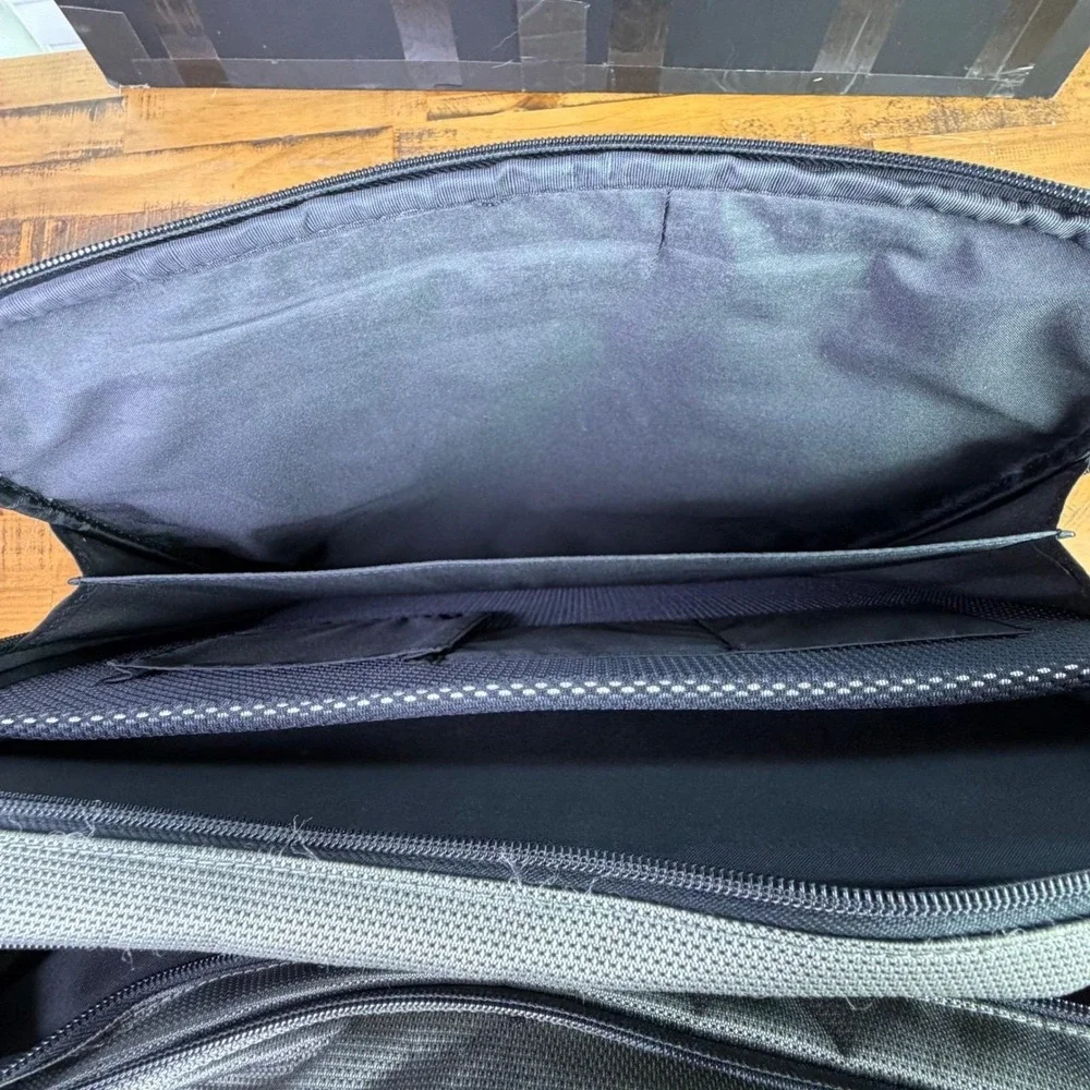 Tumi T2 Ballistic Nylon Messenger Laptop‎ Briefcase Bag